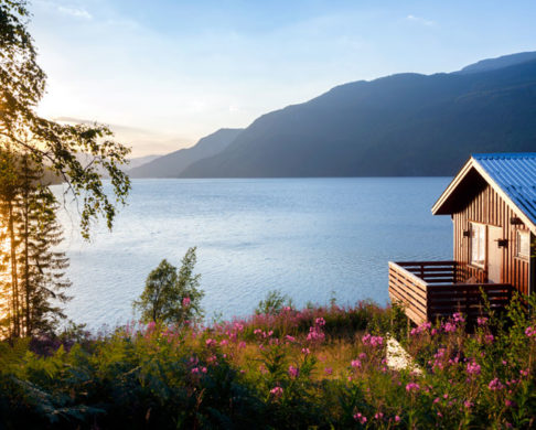 4 Stunning Cabin Getaways in North America